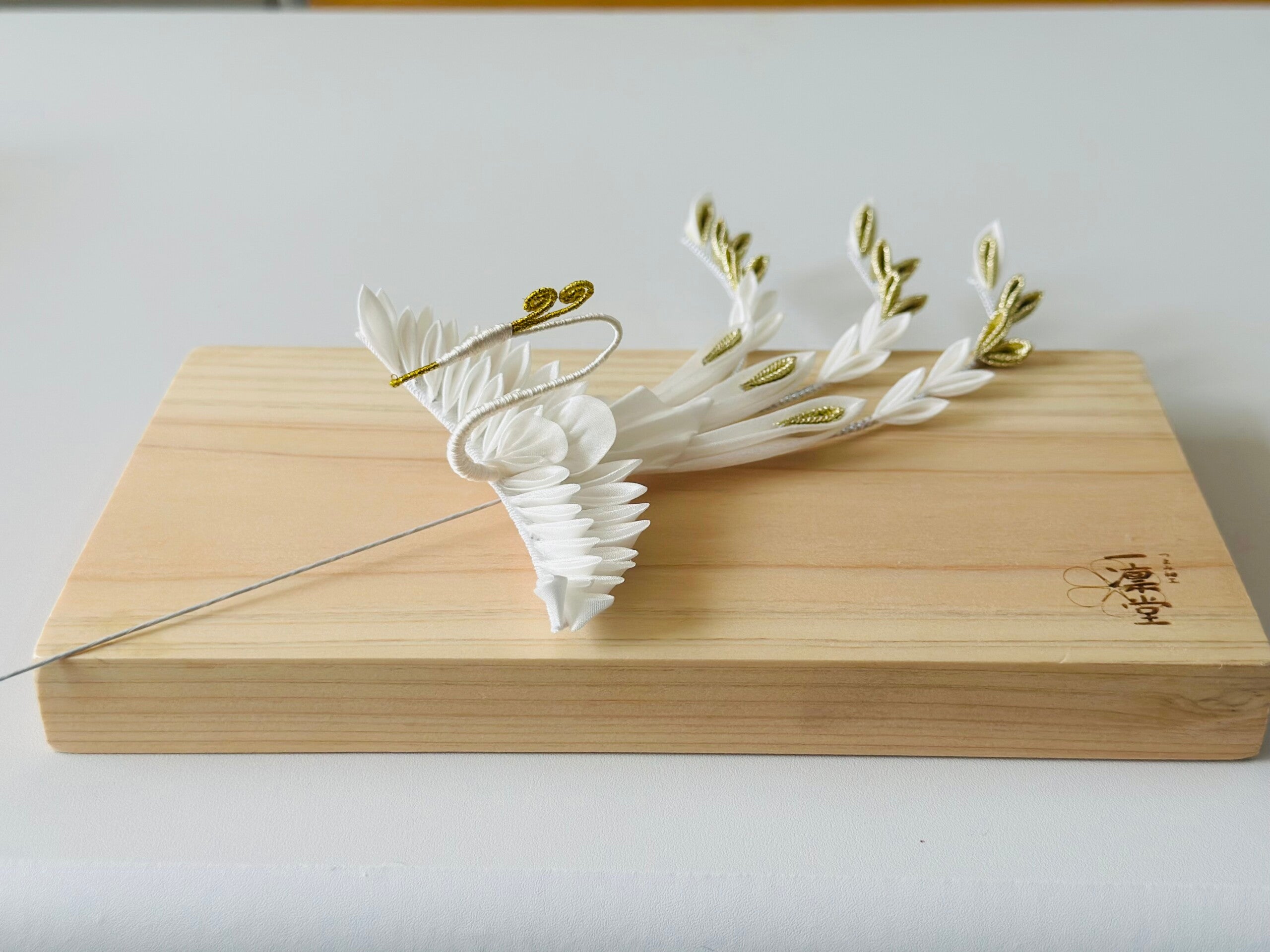 羽二重の鳳凰(Uピン仕立て) – つまみ細工 一凛堂