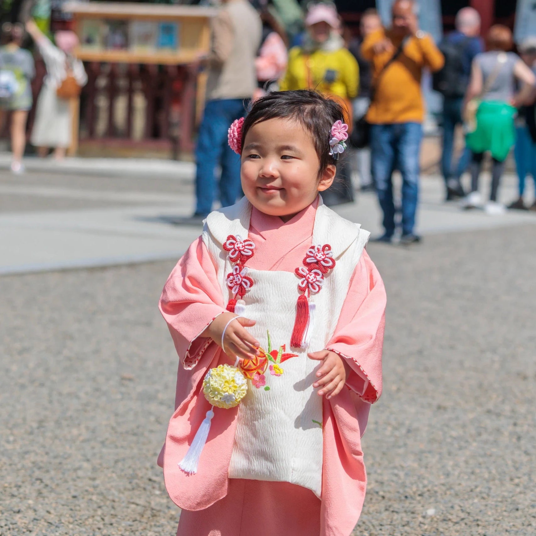 二日月」一越ちりめんの薬玉 (初節句・七五三用) – つまみ細工 一凛堂