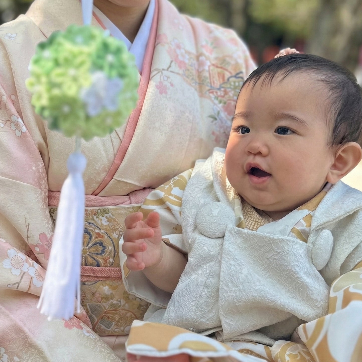 "Crescent Moon" Ichigoshi Chirimen Medicine Ball (for the First Festival of the Year and Shichi-Go-San)