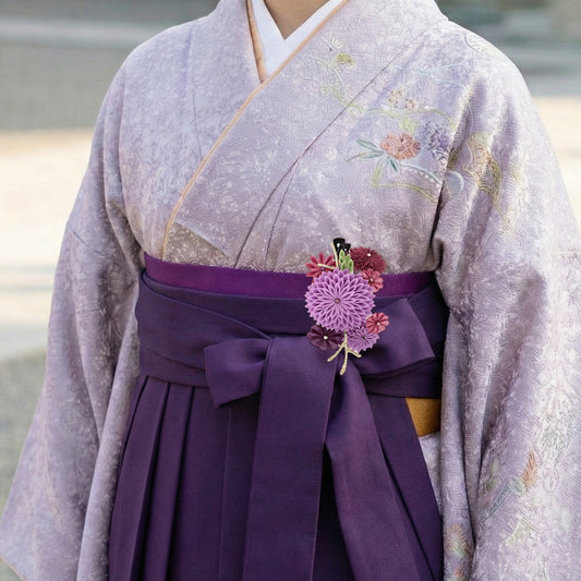 "Hanamuke" clip-on hair accessory that can be used as a hakama decoration